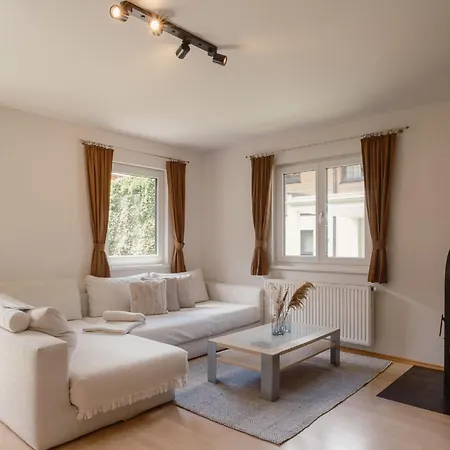 Margret By Interhome Semesterbostad